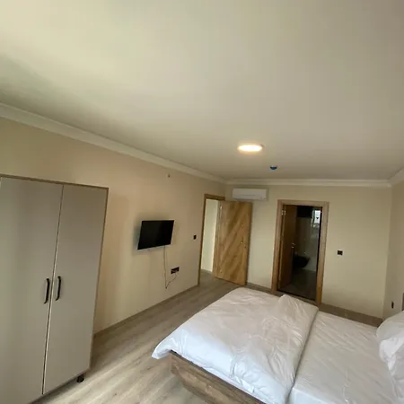 Hotel Rena Grand & *