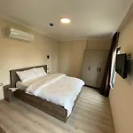 Hotel Rena Grand & *