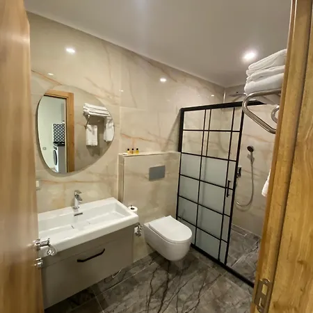 Rena Grand & 特拉布宗