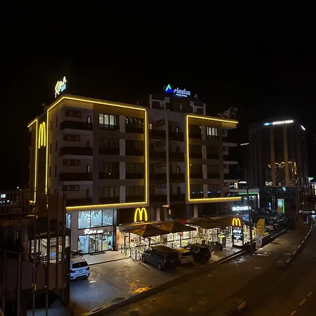 Rena Grand & 酒店 *