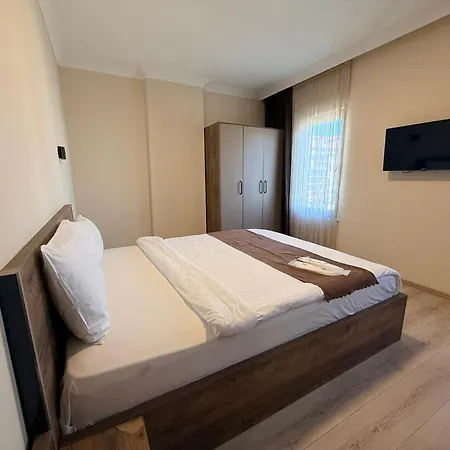 Rena Grand & Hotel