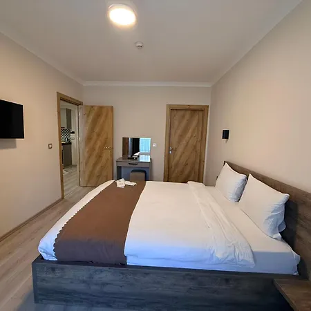 Hotel Rena Grand & *