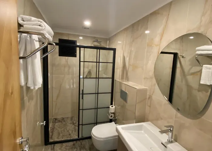 Rena Grand & 酒店 *