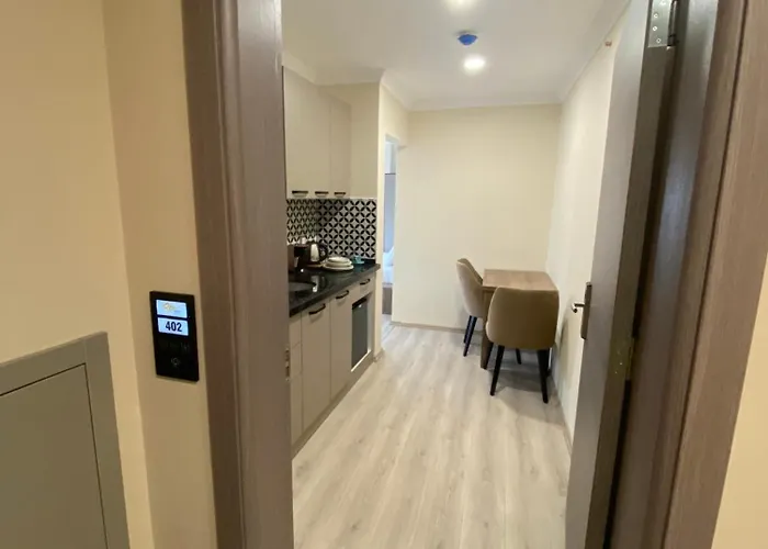 Rena Grand & 酒店 *